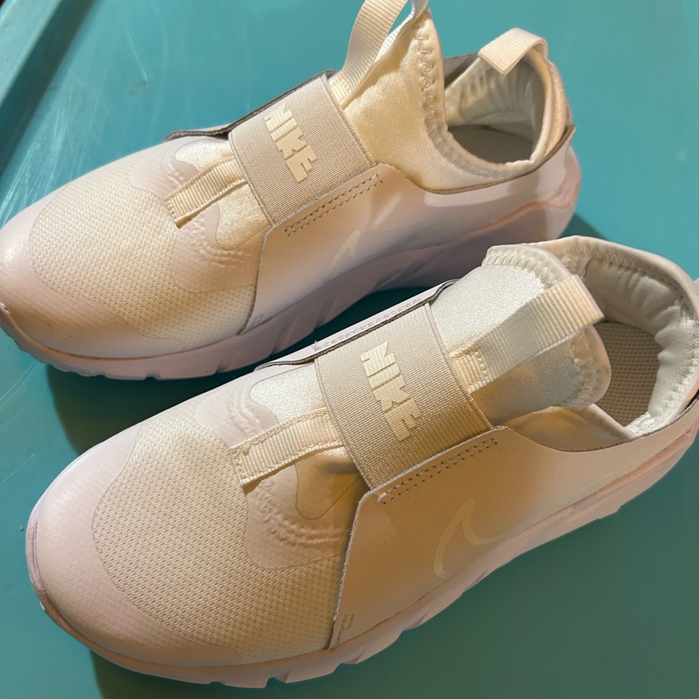 NWOT Girls Nike